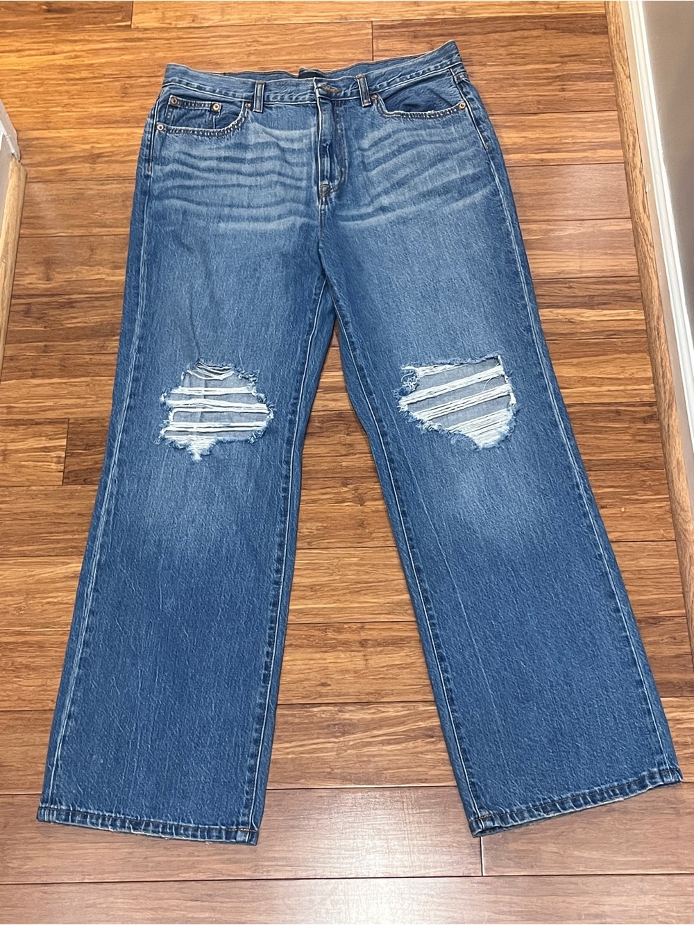 Aeropostale Women’s Skater Wide Relaxed Distressed Jeans